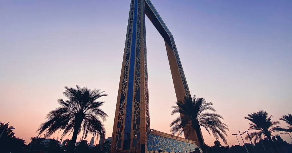 TOP 10 míst v Dubaji, která musíte navštívit Dubai frame