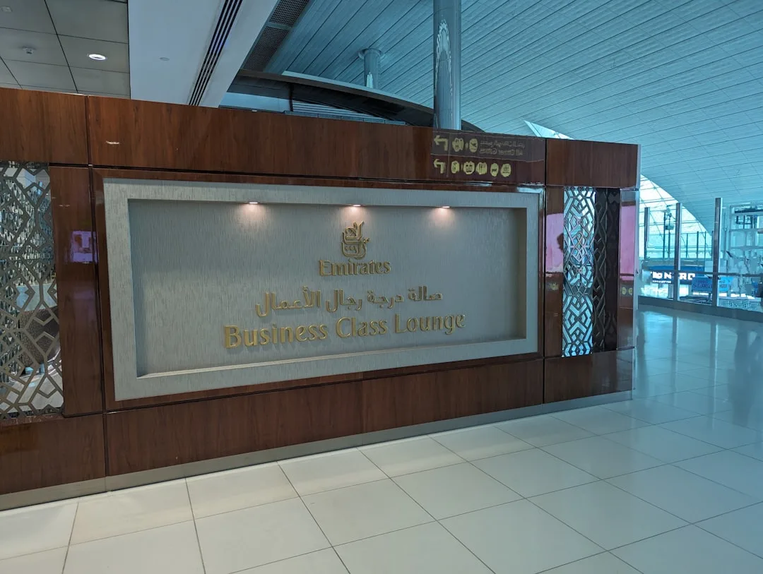 Letiště v Dubaji (DXB): Přílet, Tranzit a Cesta do Města Vstup do Business Class Lounge společnosti Emirates na letišti v Dubaji